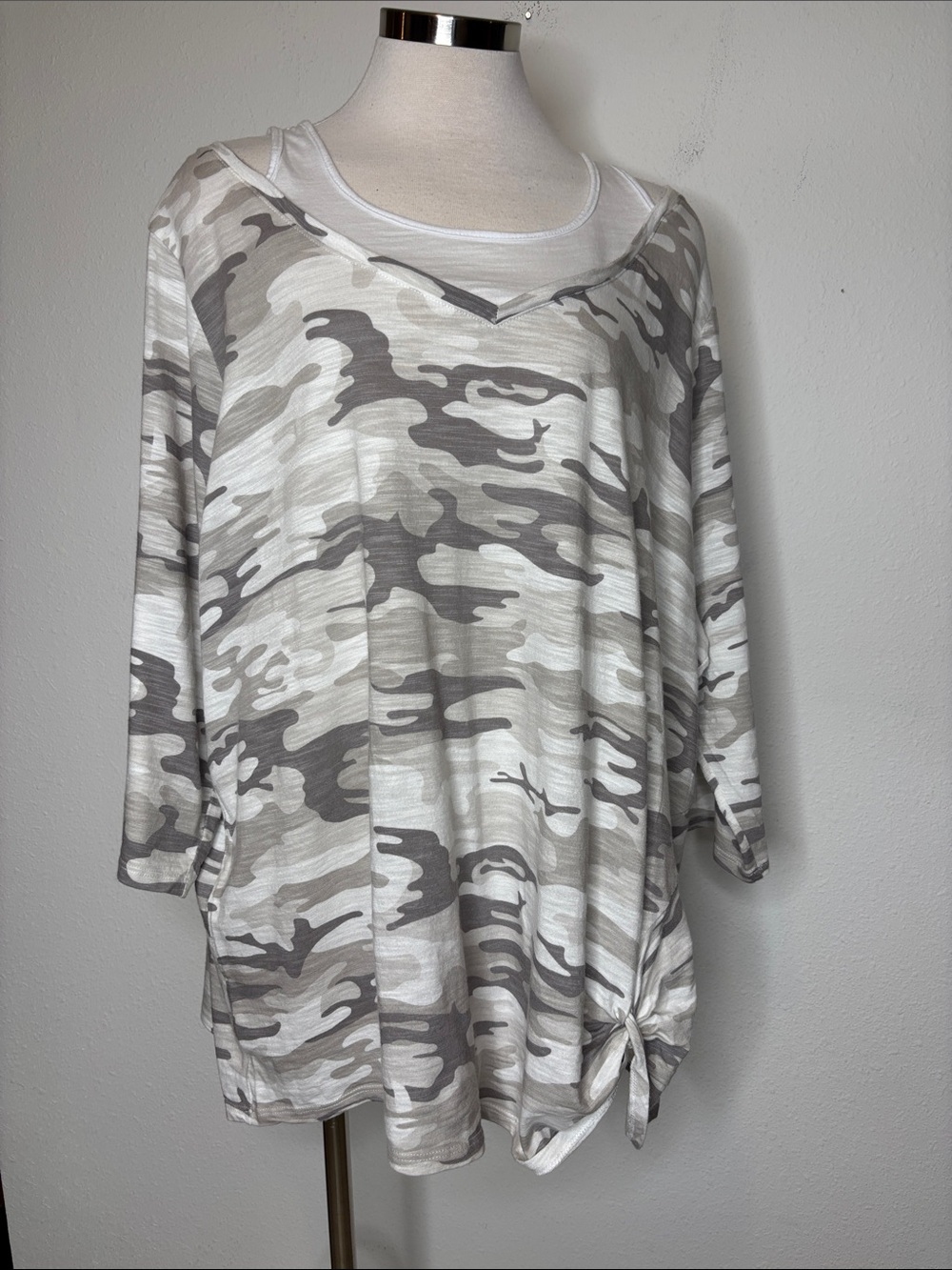 Belle by Kim Gravel Taupe & Gray Camo Tie-Hem Top